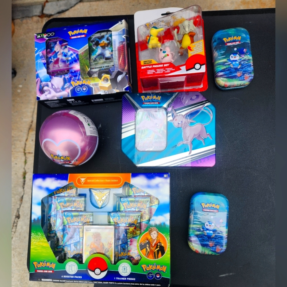 Lot of Pokemon items